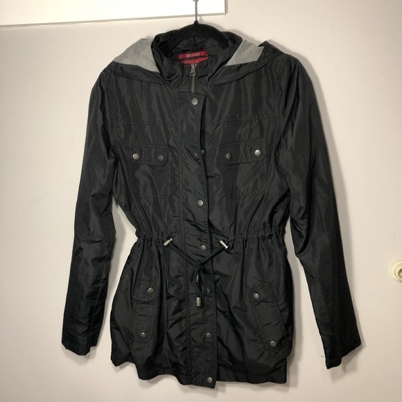 Black Utility Water-Resistant Rain Jacket - Small - Picture 4 of 10